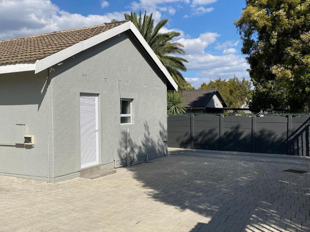 Staysure Guesthouse Alberton Exterior foto